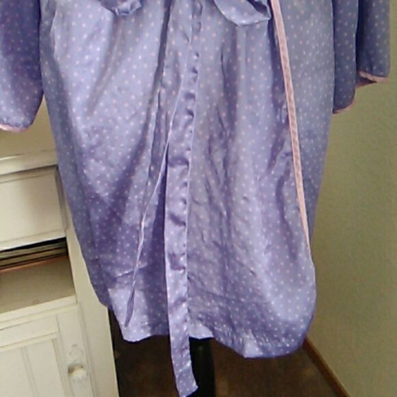 Morgan Taylor Satin Robe - Picture 3 of 11